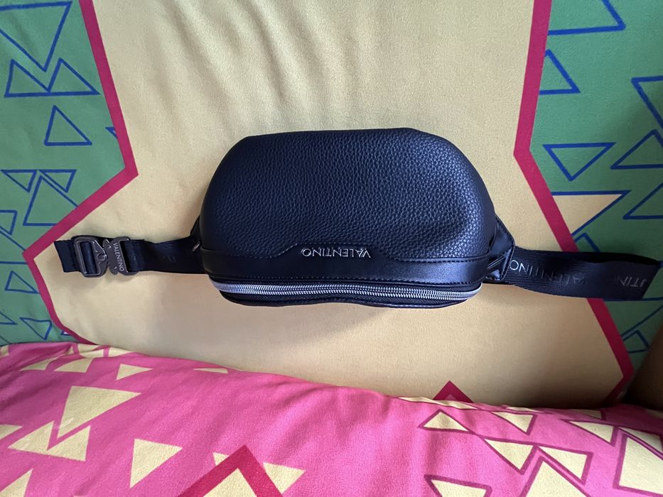 Чанта Valentino……