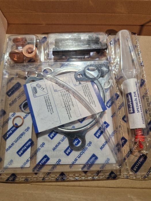 Vând kit turbo k04 1.8t PIESE NOI, ORIGINALE nu China!