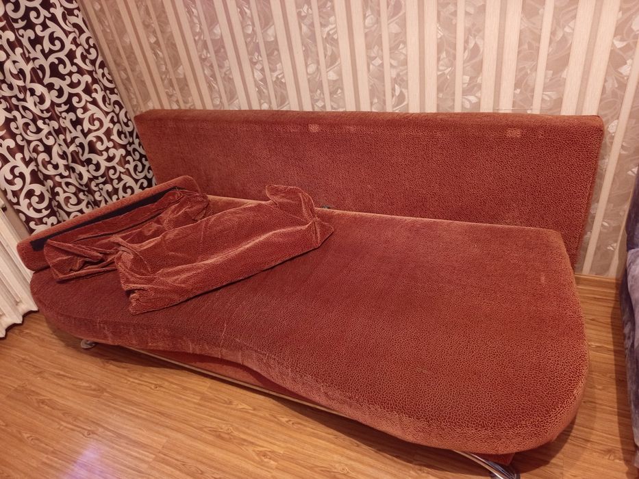 Продам бу диван без дырок