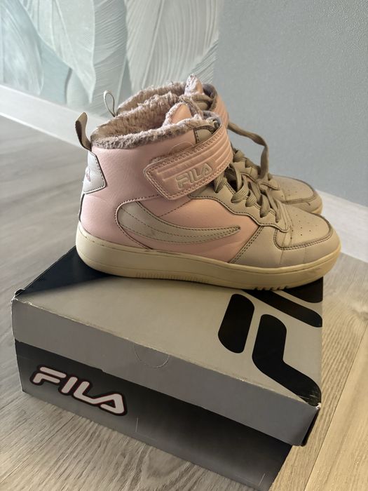 Зимние кроссовки на девочку