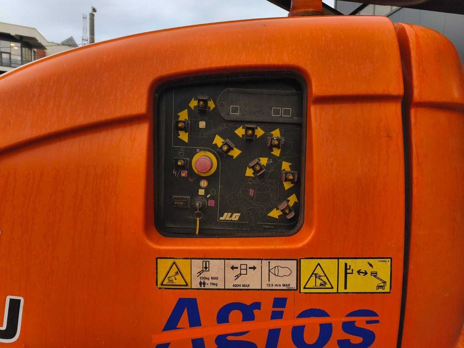 Nacela cu brat articulat JLG 600AJ, an 2009