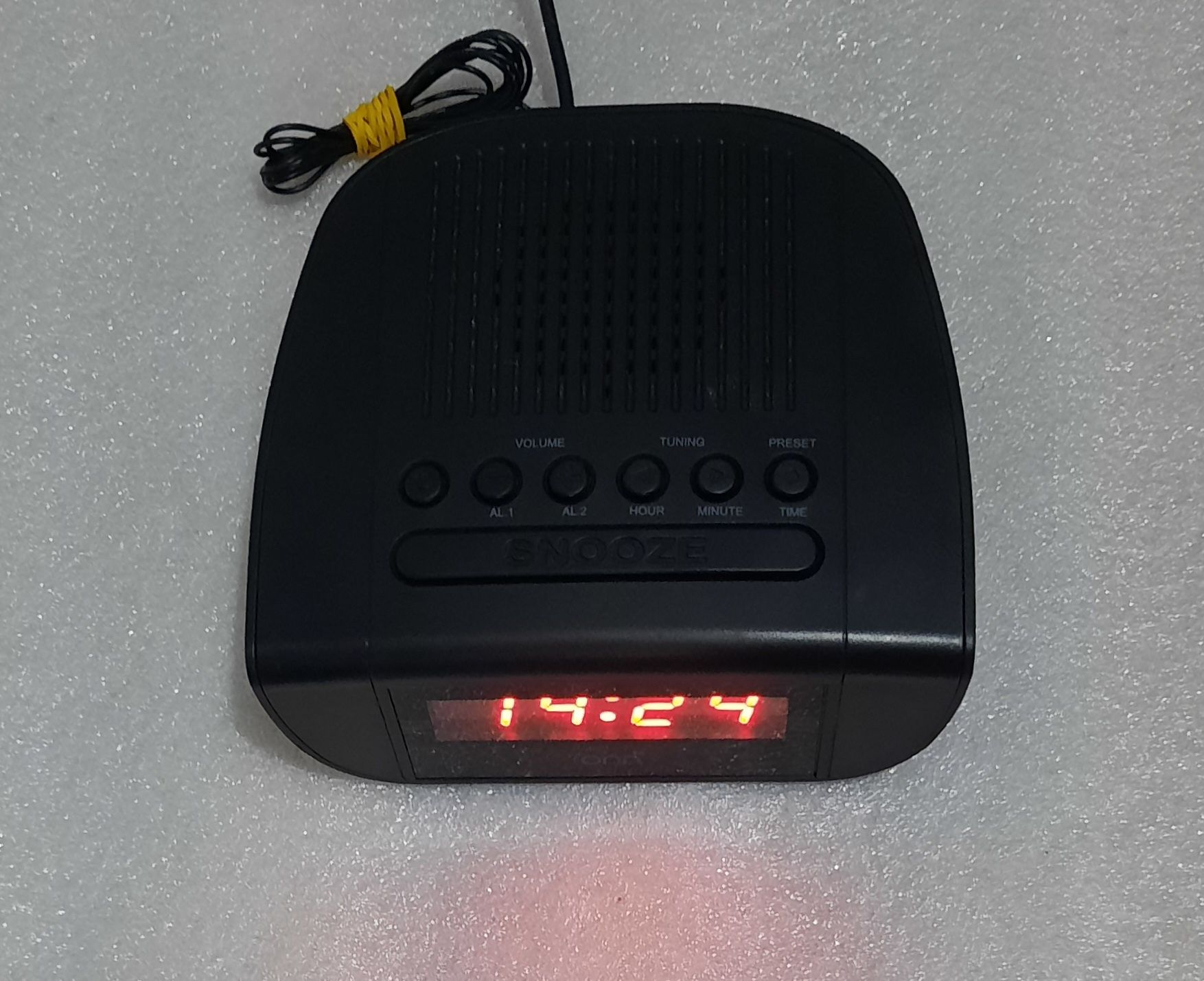 Radio FM cu ceas digital si alarma ONN ONA19AAA04A