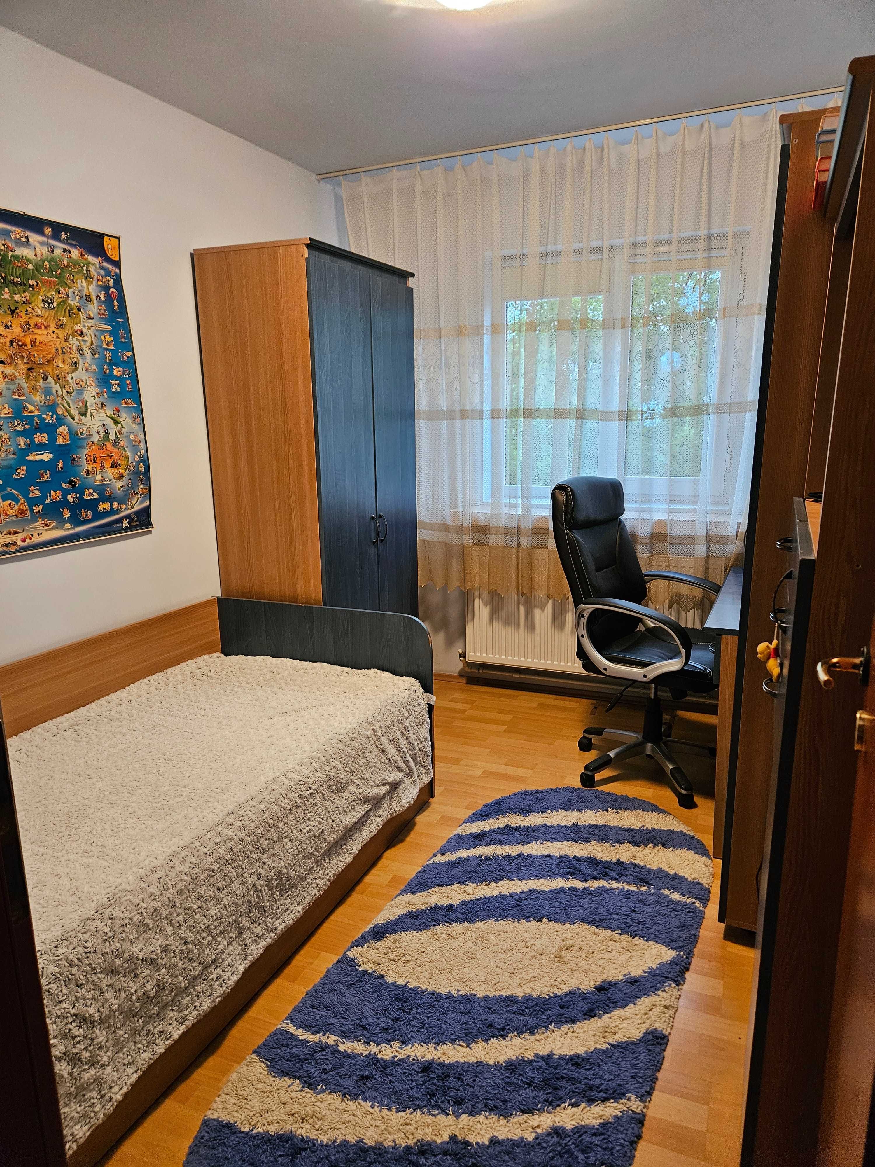 Apartament 3 camere semidecomandat Craiovita 1/4 cu centrala si A/C