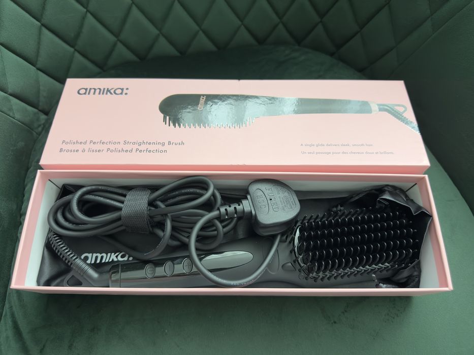 Perie pentru indreptat parul Amika