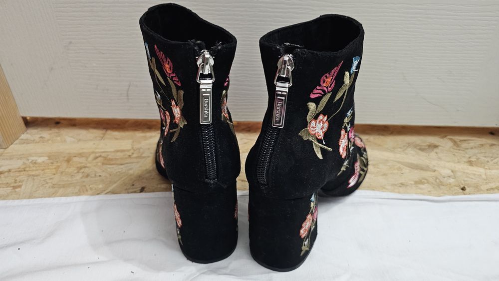 Ghete toc negre cu model floral nr 37 Bershka