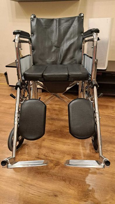 Scaun cu rotile reglabil pentru persoanele cu dizabilitati