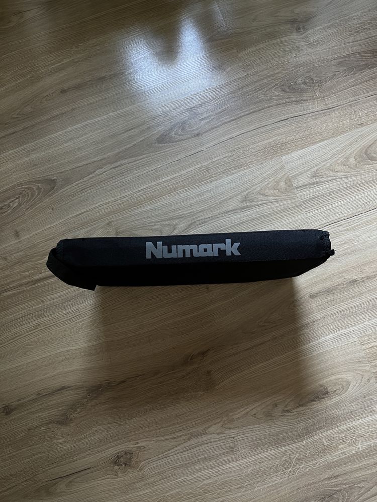 Laptop stand pro - Numark