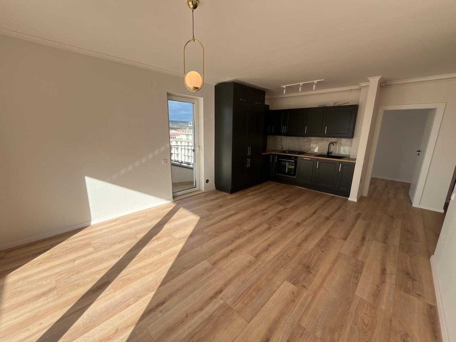 Dezvoltator vand apartament 3 camere , finisat ,Floresti str. Eroilor