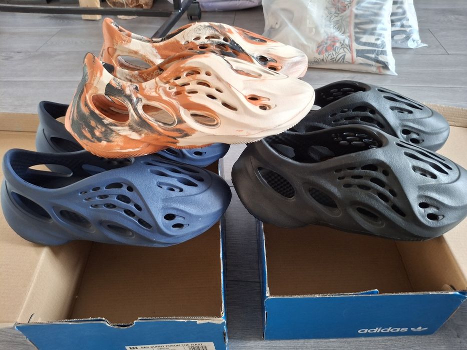 На лето обувка по 2500 тенге.