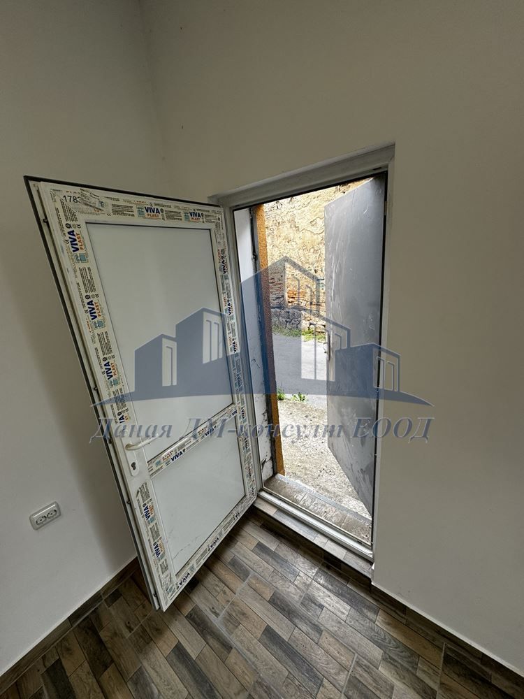 Дава се под наем Офис в Шумен, Център - 65 кв.м за 357 € - Снимка #11