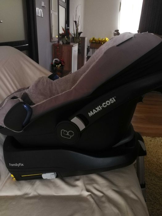 Scoica Maxi Cosi Pebble cu Isofix Family Fix