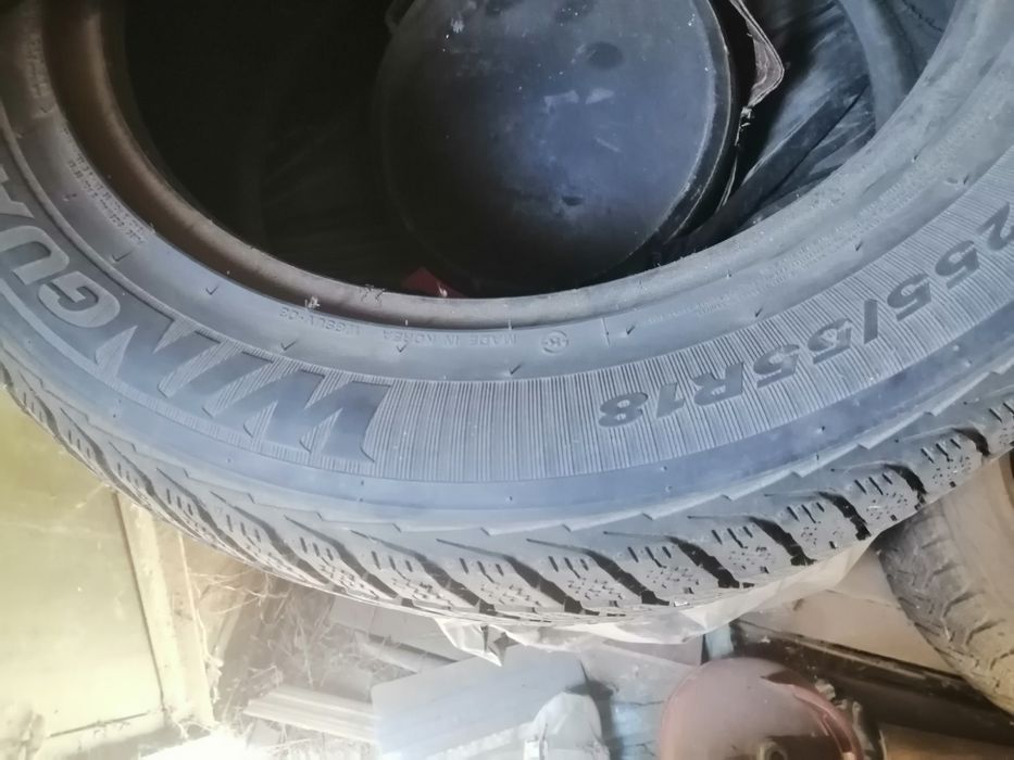 Автошины липучка продам 2 комплекта:  на 18 всесезонная и  на 20 летн