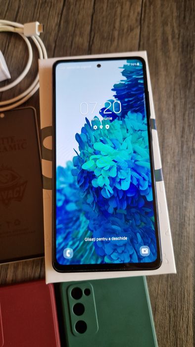 Vând Samsung S20 FE