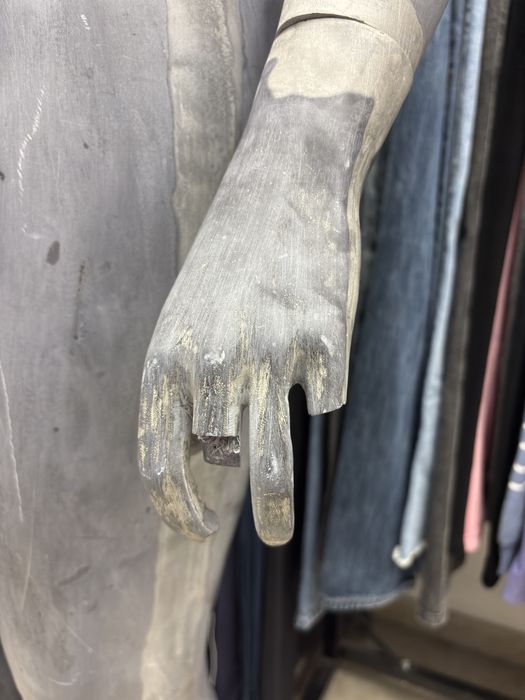 Три броя манекен и един торс