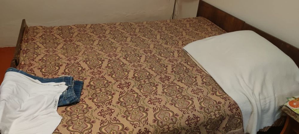 Продам 2 односпальные кровати вместе.в хорошем с