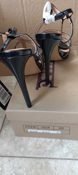 Sandale 38,piele ecologica ,noi in cutie