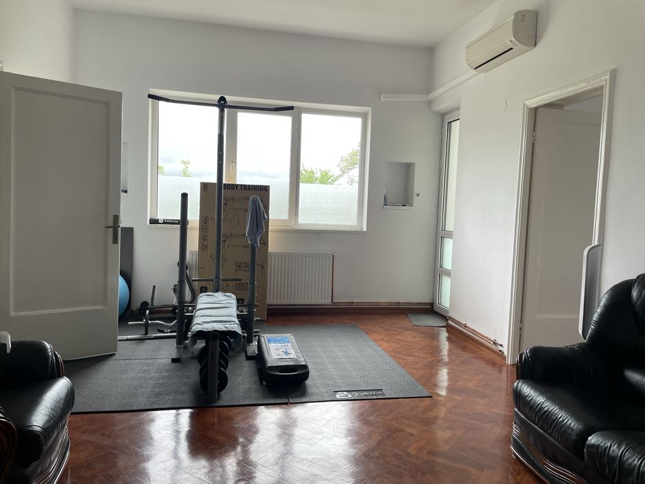 Apartament 4 camere ultracentral la casa cu 2 garaje si loc de parcare