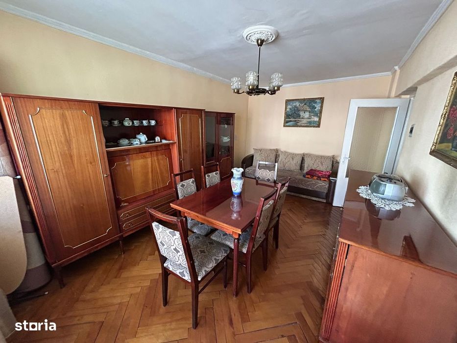 Apartament 3 camere, etaj 3 - zona Cetate