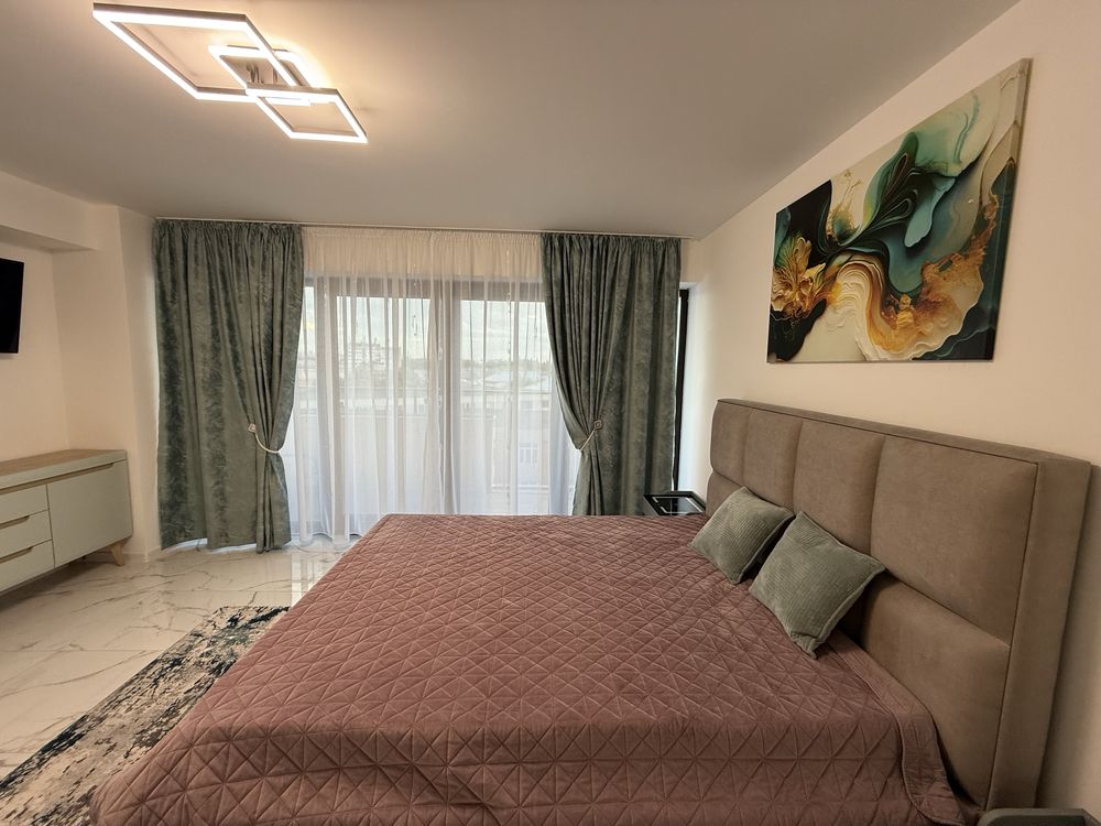 Inchiriez apartament 3 camere decomandat