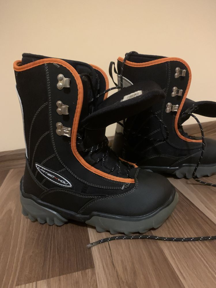 Snowboard + boots marimea 38