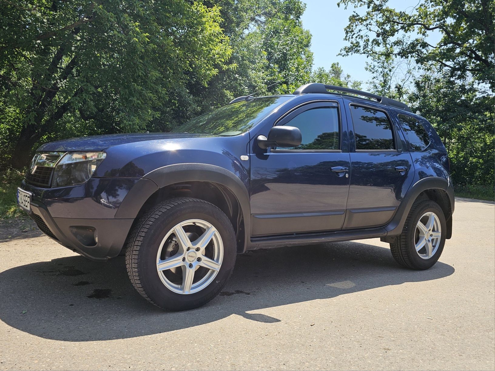 Vând Dacia duster