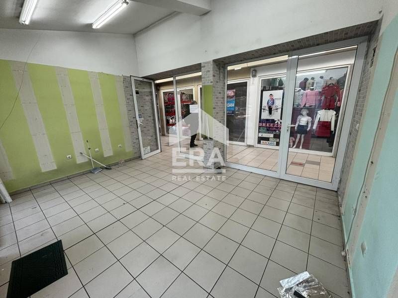 Дава се под наем Магазин в Хасково, Център - 40 кв.м за 112.2 € - Снимка #3