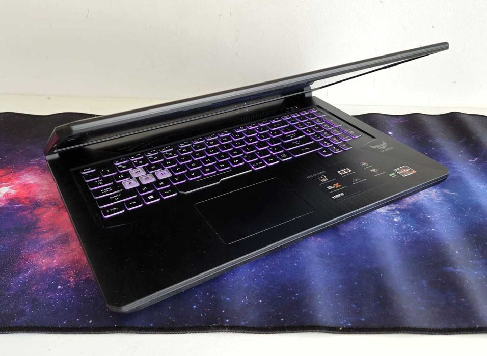 Asus TUF Gaming17,3"FHD AMD Ryzen 7 3750H GTX 1050 512 GB SSD 16GB RAM