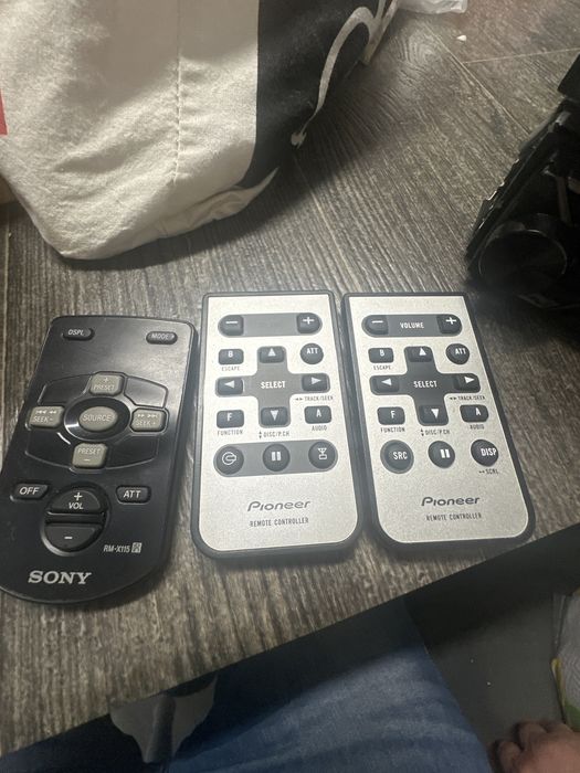 Vând pioneer si telecomenzi