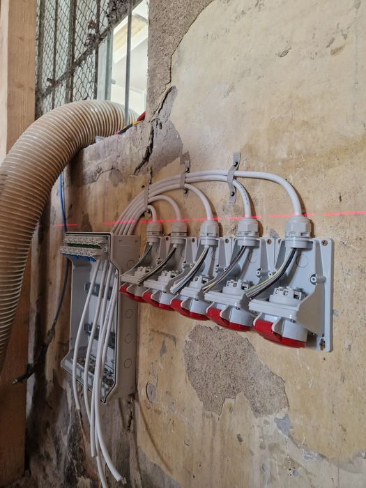 Electrician/Instalatii electrice
