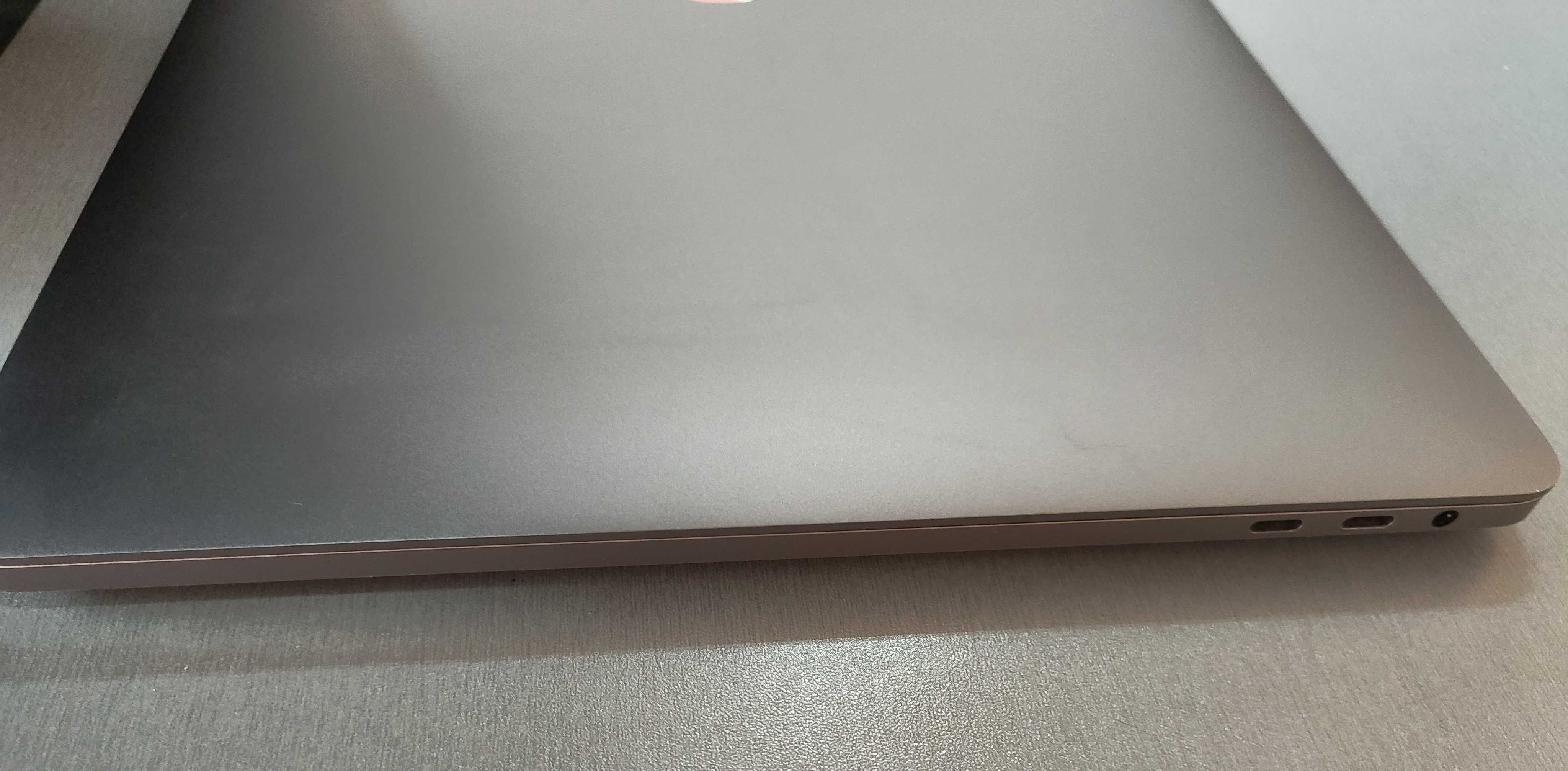 Apple MacBook Pro A1990 i7/16/512GB