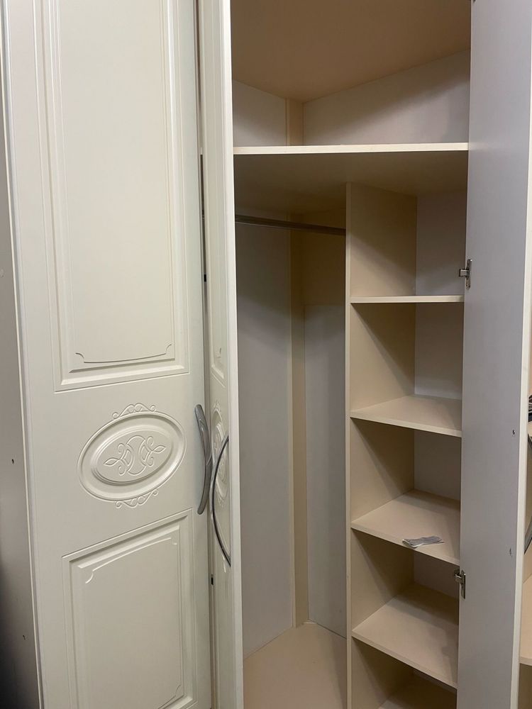 Продается Шкаф в прихожей