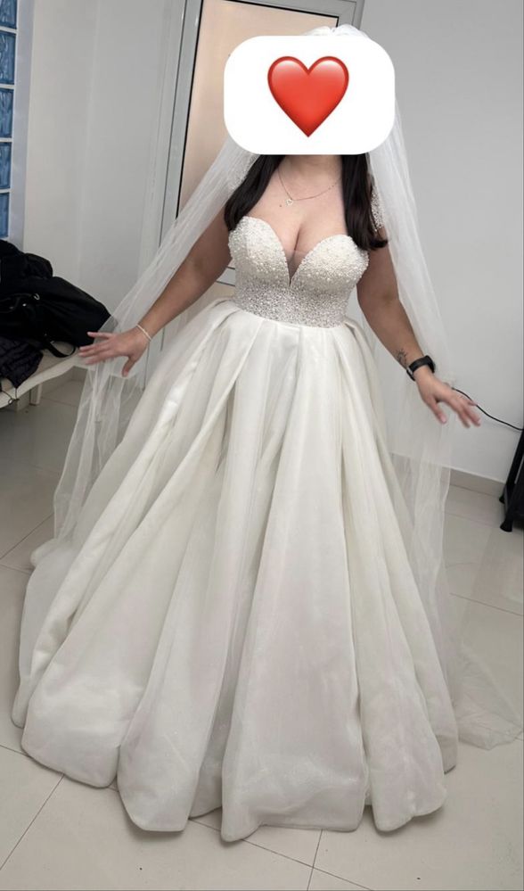 Vand rochie de mireasa !
