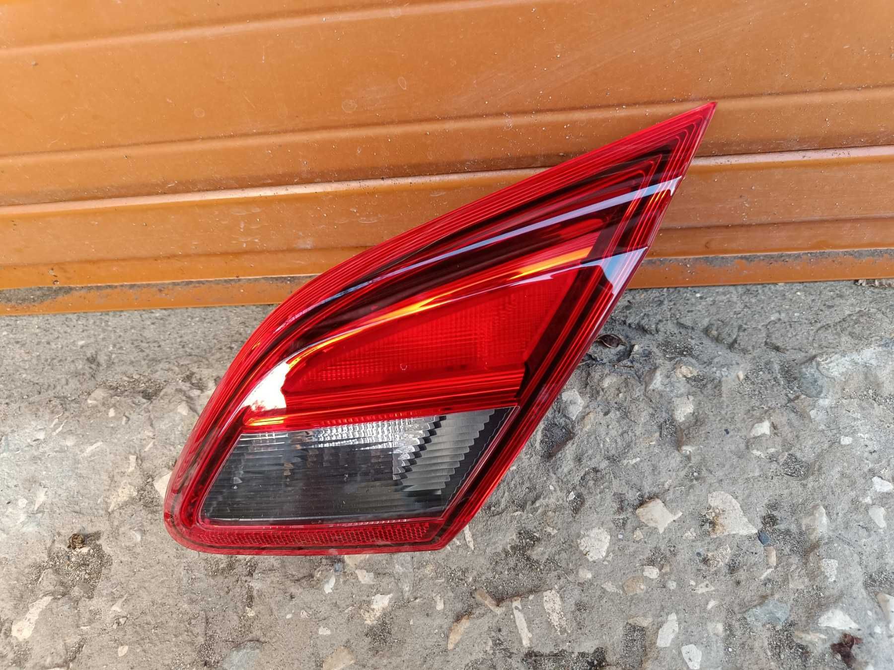 Продавам десен вътрешен стоп за OPEL Corsa E