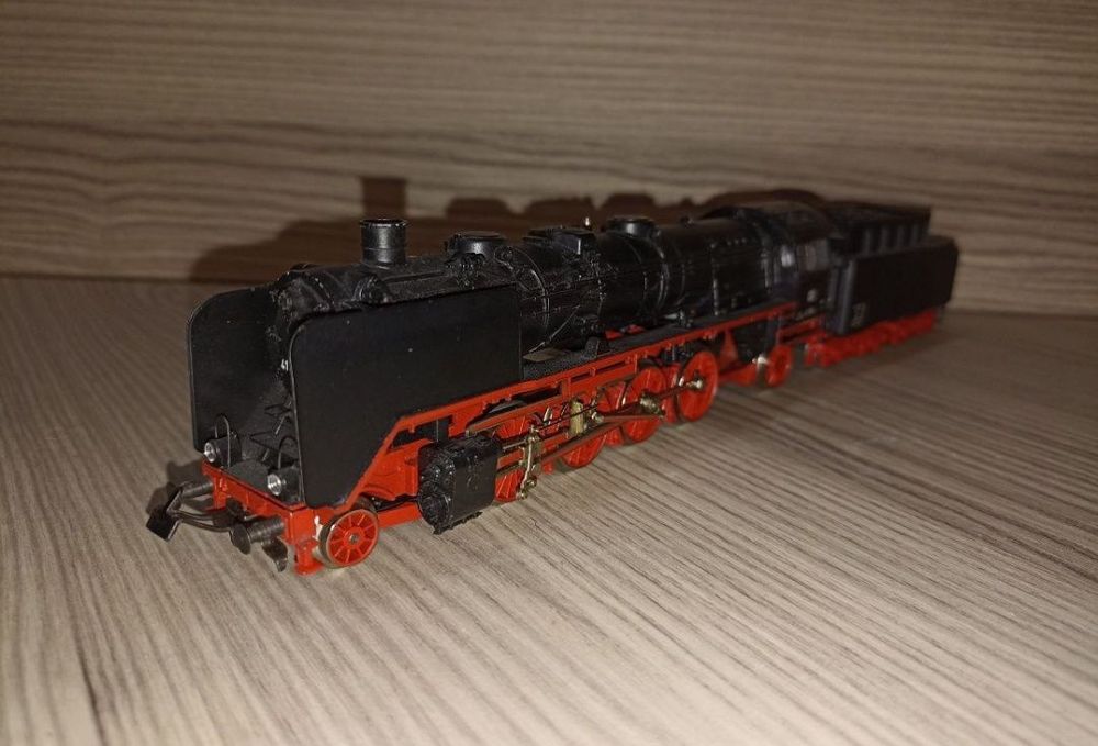 Locomotiva BR 41 , producător Marklin 
Roți metalice izolate, se poate