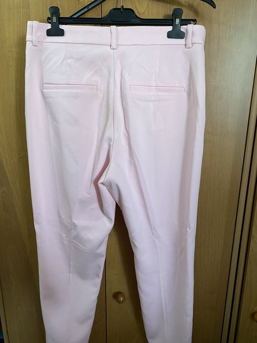 Pantaloni roz pudrat damă – eleganți, croială clasică