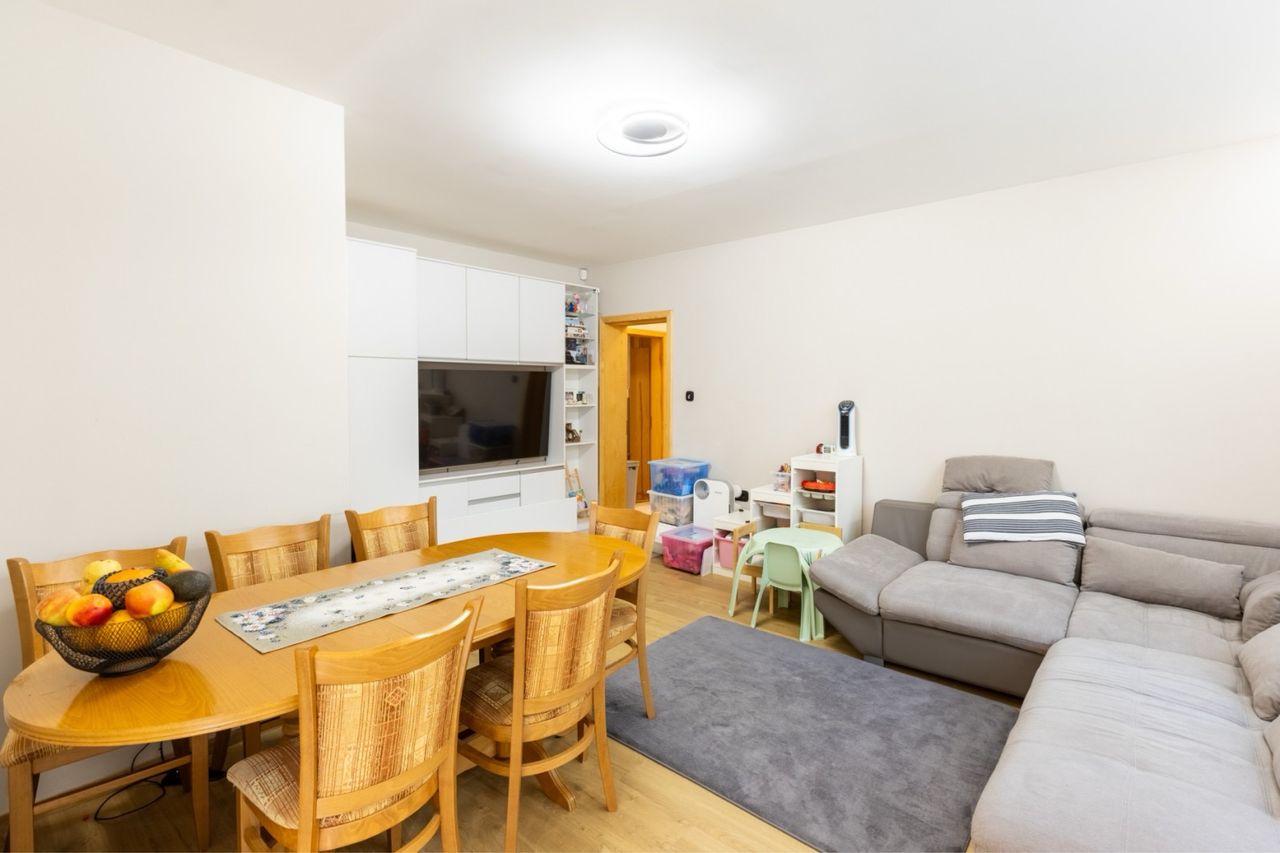 Продава се Тристаен апартамент в София, Славия - 90 кв.м за 3000 €/кв.м - Снимка #2