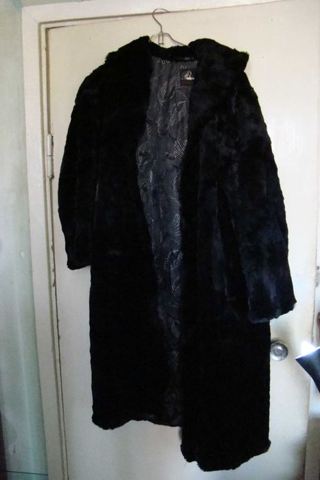 шуба котиковаячерного цвета