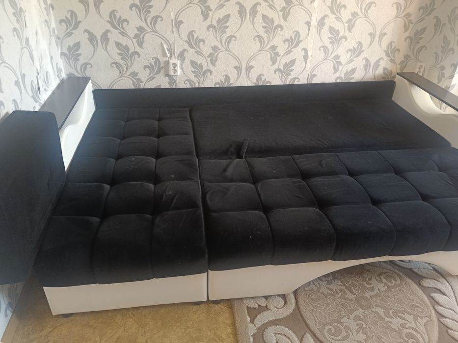 Продается диван в хорошем состоянии