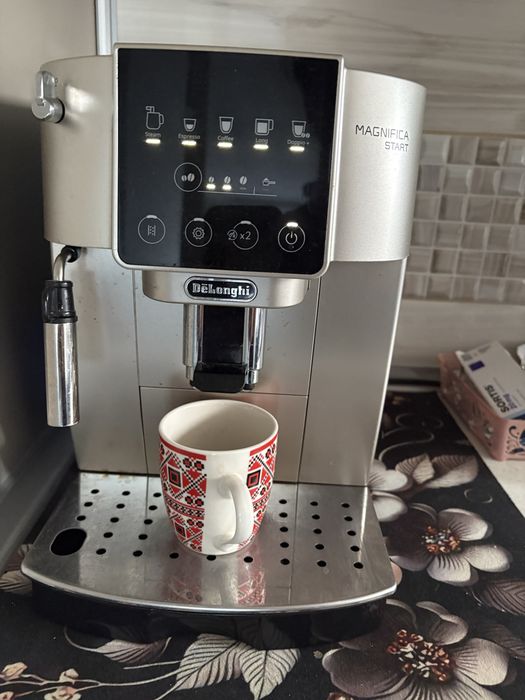Expresor cafea d logni  foare bun , ca nou