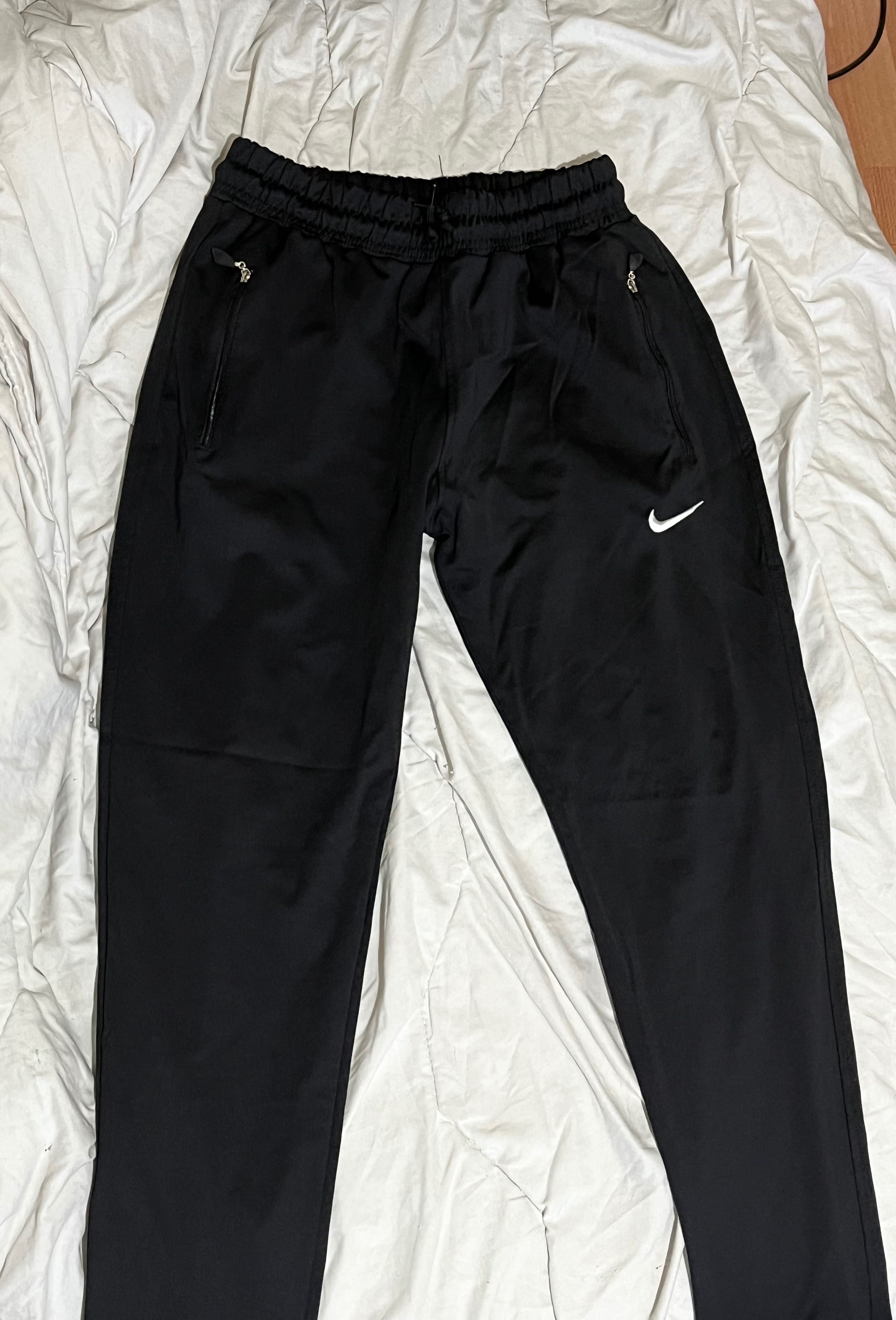 Спортни дамски клинове и долнища Nike, adidas