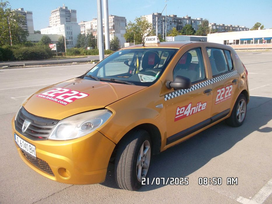 Продавам Дачия Сандеро