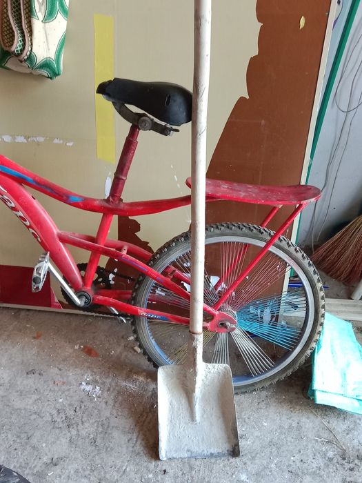 Продам лопату, тяпку.