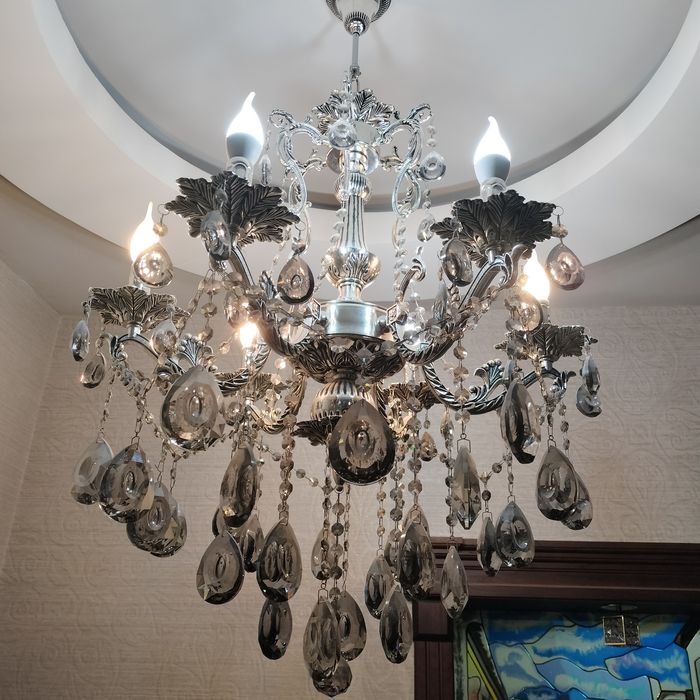 Продам серебряную люстру