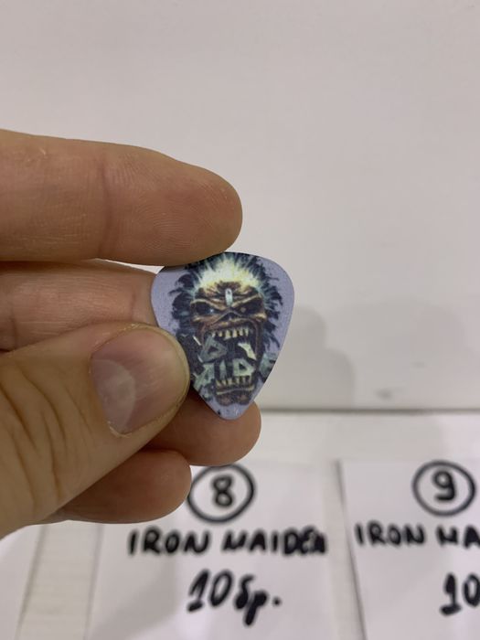 Чисто нови перца за китара - AC/DC, Iron Maiden, черепи…