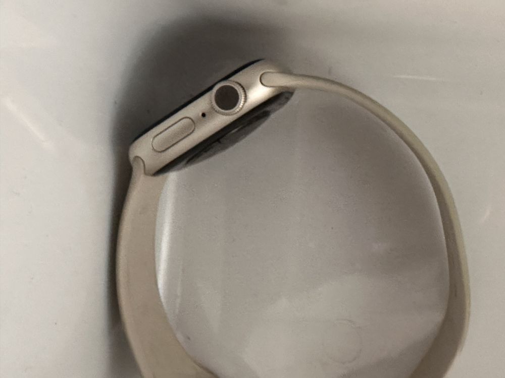 Смарт-часы Apple Watch Series 8 41 € мм Aluminum starlight-бежевый