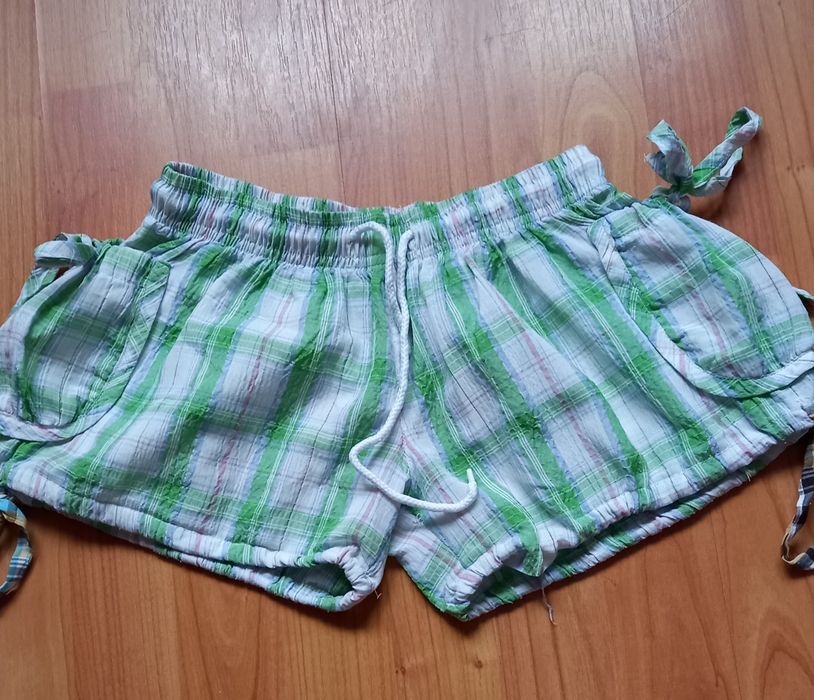 Pantaloni scurți damă