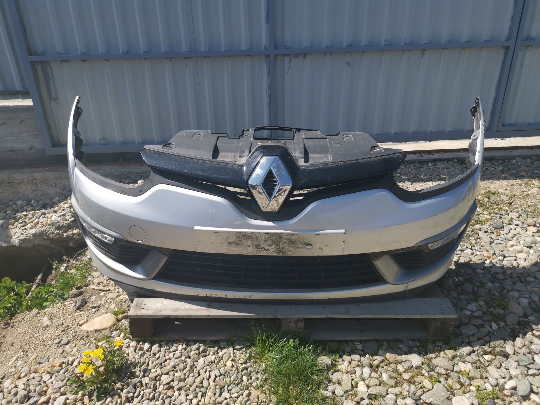 Bara fata completă Renault megane 3 facelift 2015