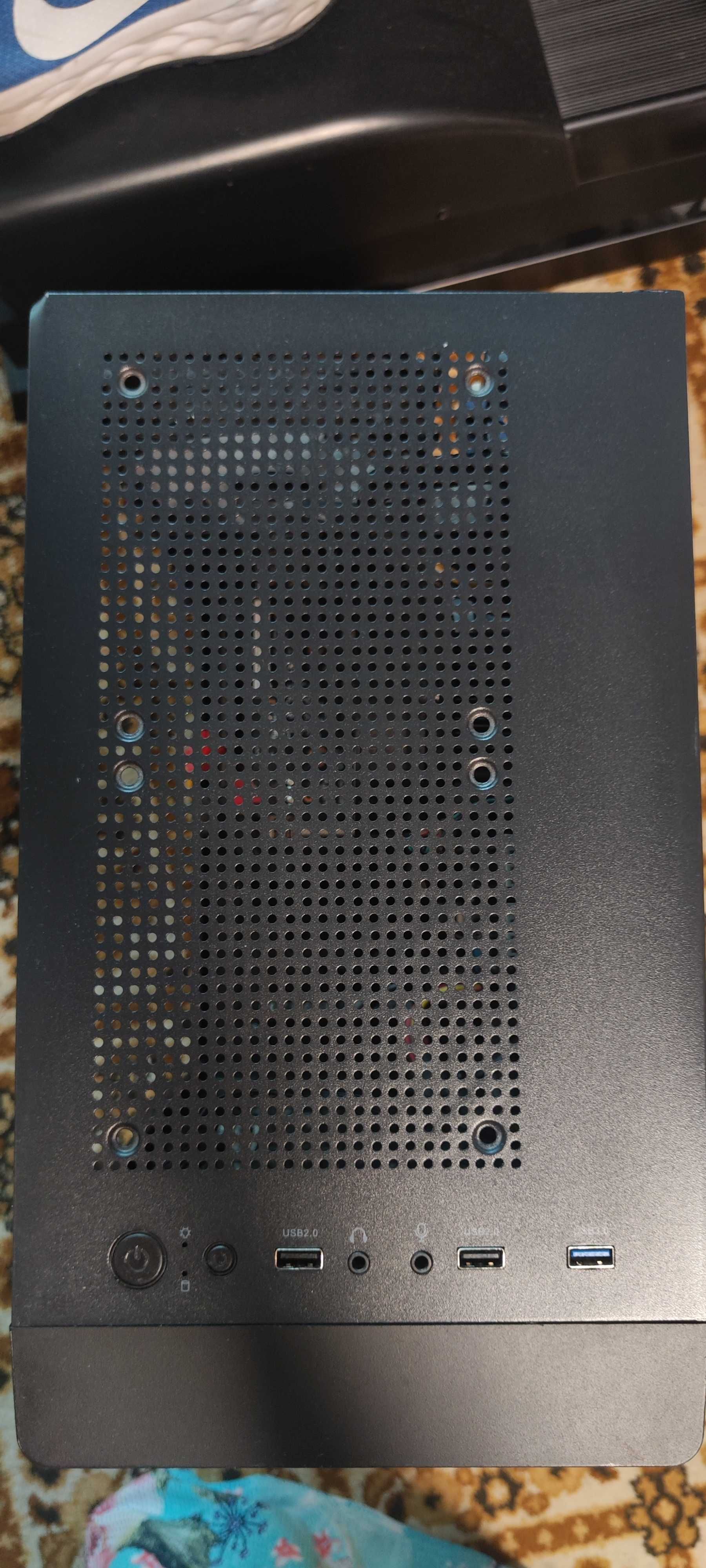 Настолен компютър; Компютърна кутия Aerocool Hexform