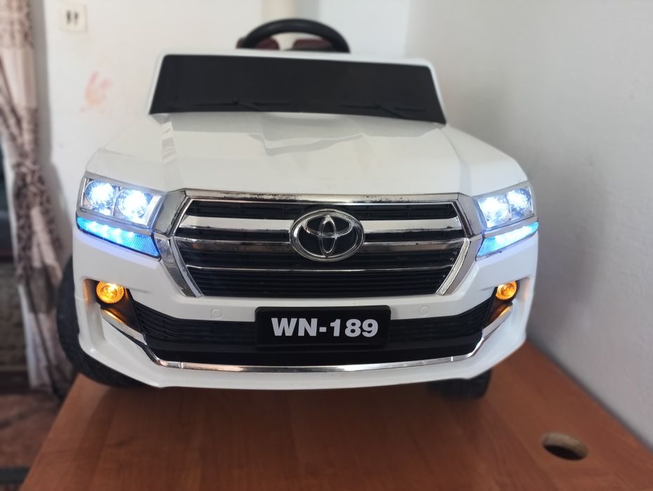 Машина с пультом управления