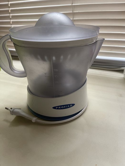 Продам соковыжималку электрическую